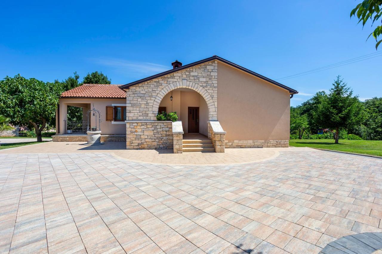 Villa Krizanci Žminj エクステリア 写真