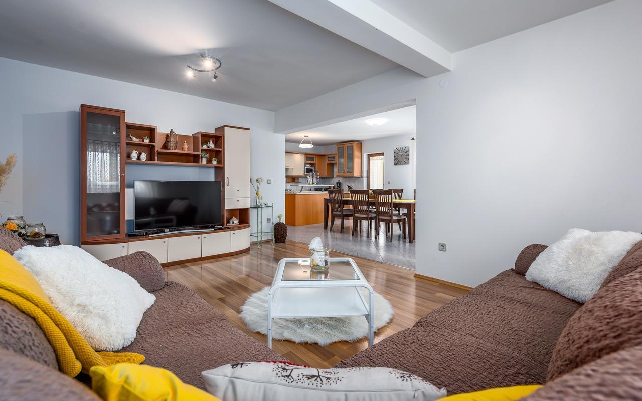 Villa Krizanci Žminj エクステリア 写真